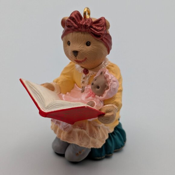 Hallmark Keepsake Bearnadette Bearinger 1993 4th in Victoria Circle Series - Picture 1 of 11